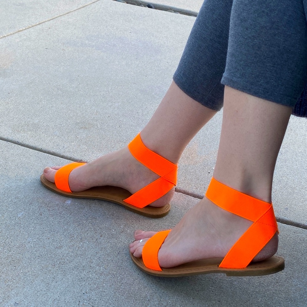 SUNNY FEET neon orange sandals elastic straps Strappy stretchy bands flats 8.5